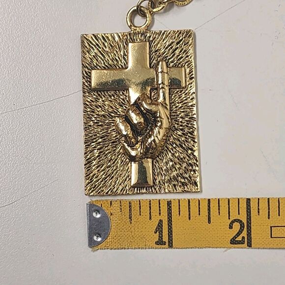 Gold Tone Rectangle 2" x 1.5" Pendant Necklace Cross & Praying Hands 17" Chain - Picture 7 of 7